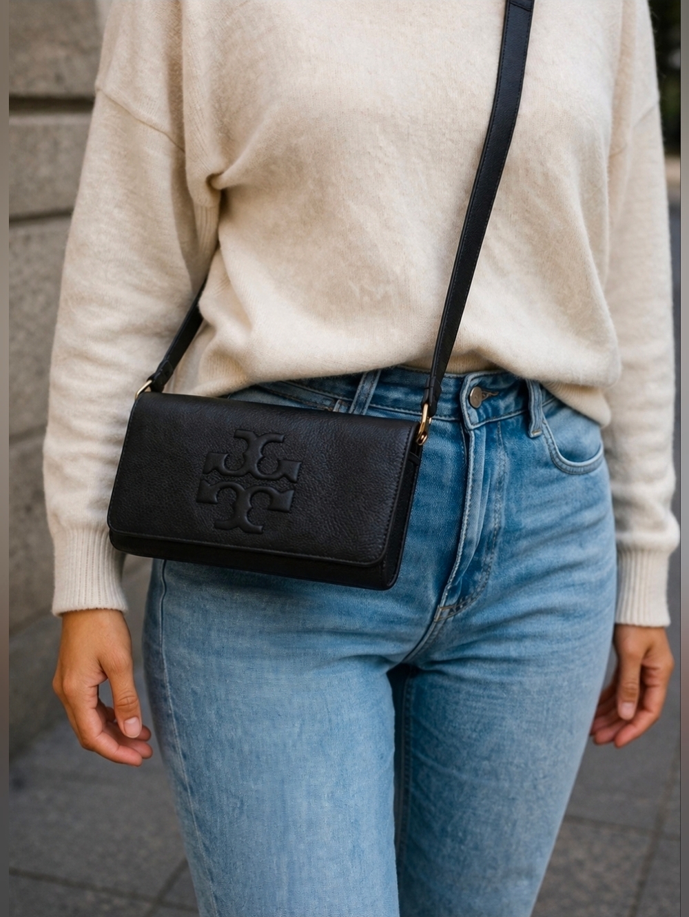 Like New!Tory Burch Black Pebbled Leather Crossbody Bag - Picture 2 of 11